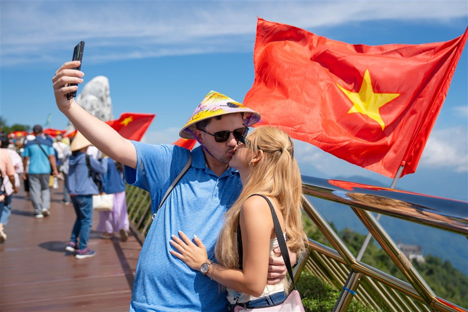 Cờ đỏ sao vàng tung bay, cả nước rực rỡ chào mừng Quốc khánh 2/9 - 5