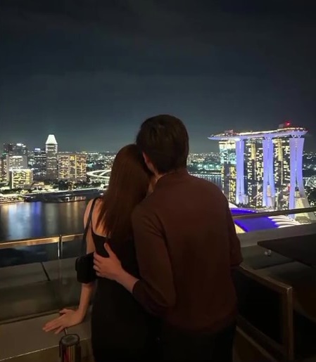 Cả hai luôn tranh thủ thời gian để được ở bên cạnh nhau
