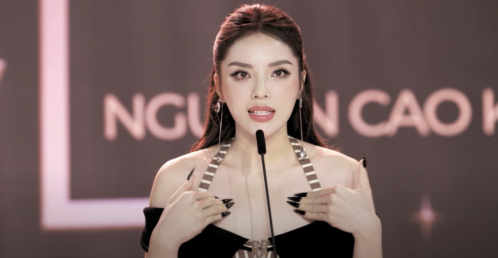 Kỳ Duyên bất ngờ lợi hại trở lại, thuyết trình 'nuốt' cả đồng đội! Kỳ Duyên bất ngờ lợi hại trở lại, thuyết trình 'nuốt' cả đồng đội!