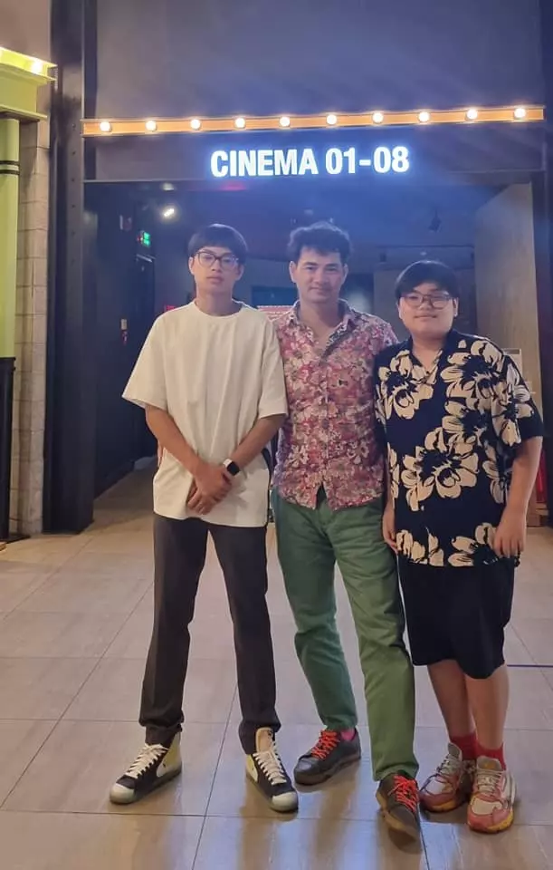 Xuân Bắc cùng 2 con trai đi dọn dẹp khu phố sau bão Yagi, Bi Béo 'chốt' 1 câu đúng chất 'meme' - 2 Xuân Bắc cùng 2 con trai đi dọn dẹp khu phố sau bão Yagi, Bi Béo 'chốt' 1 câu đúng chất 'meme' - 2