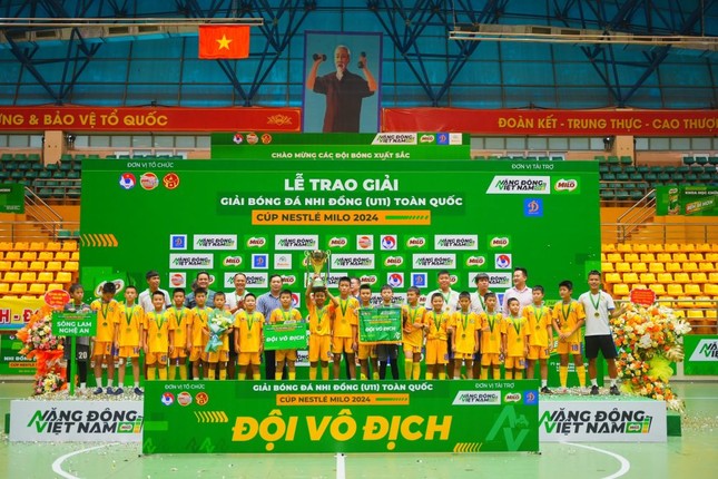 U11 SLNA nhận án phạt cực nặng vì gian lận tuổi U11 SLNA nhận án phạt cực nặng vì gian lận tuổi