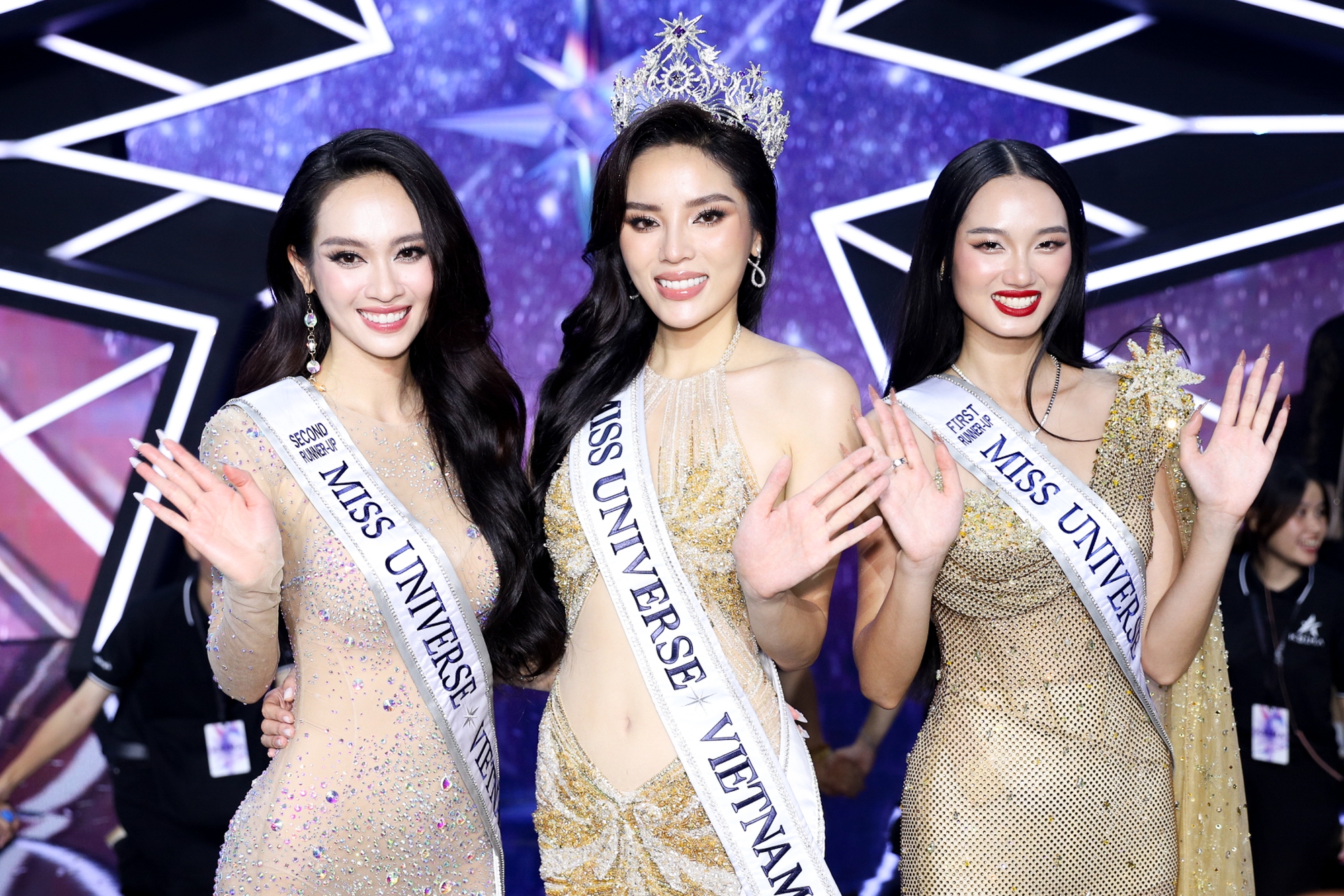 2 khoảnh khắc đăng quang để đời của Kỳ Duyên: Visual 'lột xác', chi tiết vương miện trùng khớp mới bất ngờ! - 9 2 khoảnh khắc đăng quang để đời của Kỳ Duyên: Visual 'lột xác', chi tiết vương miện trùng khớp mới bất ngờ! - 9