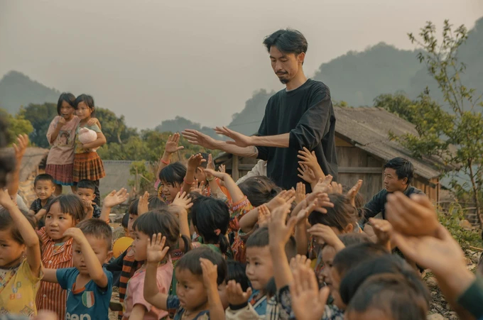 Đen Vâu từng quyên góp hơn 1 tỷ đồng từ doanh thu MV để giúp đỡ trẻ em vùng cao, sinh viên khó khăn