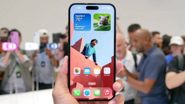 iPhone 16 xách tay chỉ chênh chính hãng 1-2 triệu đồng, dân buôn iPhone xách tay 'khó sống' iPhone 16 xách tay chỉ chênh chính hãng 1-2 triệu đồng, dân buôn iPhone xách tay 'khó sống'
