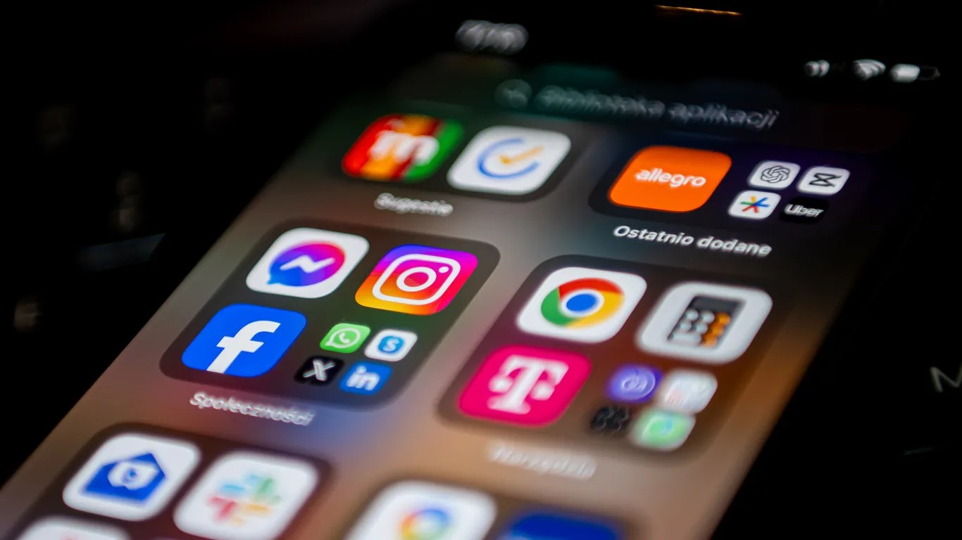 Facebook, TikTok theo dõi người dùng để trục lợi Facebook, TikTok theo dõi người dùng để trục lợi