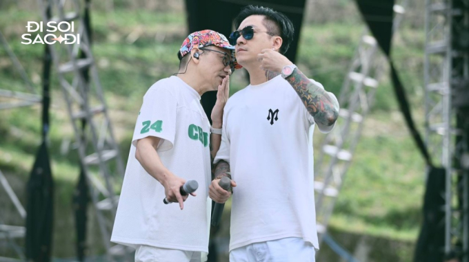 Khung hình lịch sử showbiz Việt: Bộ đôi duyên nợ Duy Mạnh - Tuấn Hưng chạm tay song ca cực tình! - 2 Khung hình lịch sử showbiz Việt: Bộ đôi duyên nợ Duy Mạnh - Tuấn Hưng chạm tay song ca cực tình! - 2