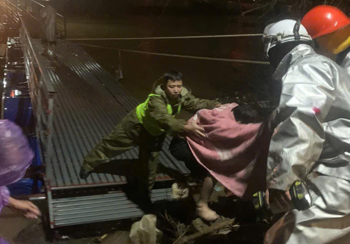 Người đàn ông nhảy cầu Nhật Tân vì mâu thuẫn với vợ