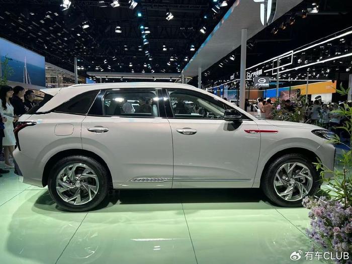 'Bentley Trung Quốc' trình làng SUV mới: Chỉ tốn 1,3 lít xăng/100 km, làm khó Honda CR-V - 2