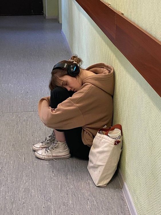 Tiếp tục gây chấn động: Nữ nhân viên ngân hàng gục chết trên bàn làm việc, suốt 4 ngày đồng nghiệp không ai hay biết - 4 Tiếp tục gây chấn động: Nữ nhân viên ngân hàng gục chết trên bàn làm việc, suốt 4 ngày đồng nghiệp không ai hay biết - 4