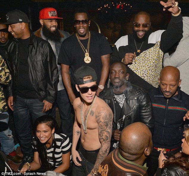 Justin Bieber được cho là đã bị Diddy lôi kéo, lợi dụng trong những bữa tiệc thác loạn đen tối