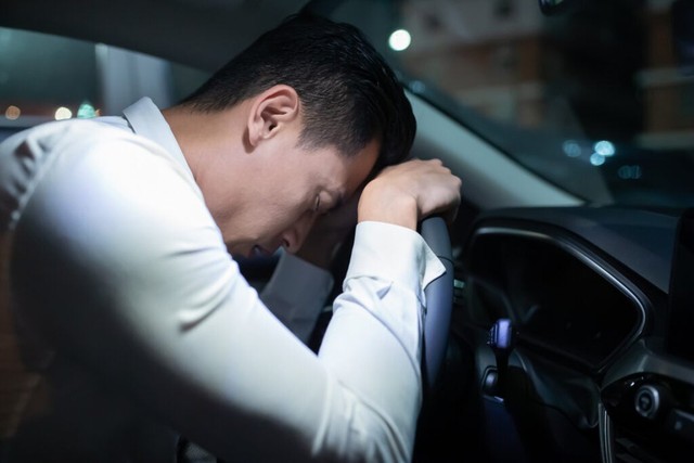 Đưa vợ đến sân bay, chồng bất ngờ phát hiện vợ ngoại tình rồi sốc khi thấy hình ảnh kẻ thứ 3 - 1 Đưa vợ đến sân bay, chồng bất ngờ phát hiện vợ ngoại tình rồi sốc khi thấy hình ảnh kẻ thứ 3 - 1
