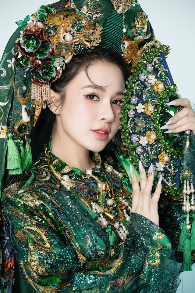 Cận cảnh bộ trang phục dân tộc của Đỗ Hà Trang