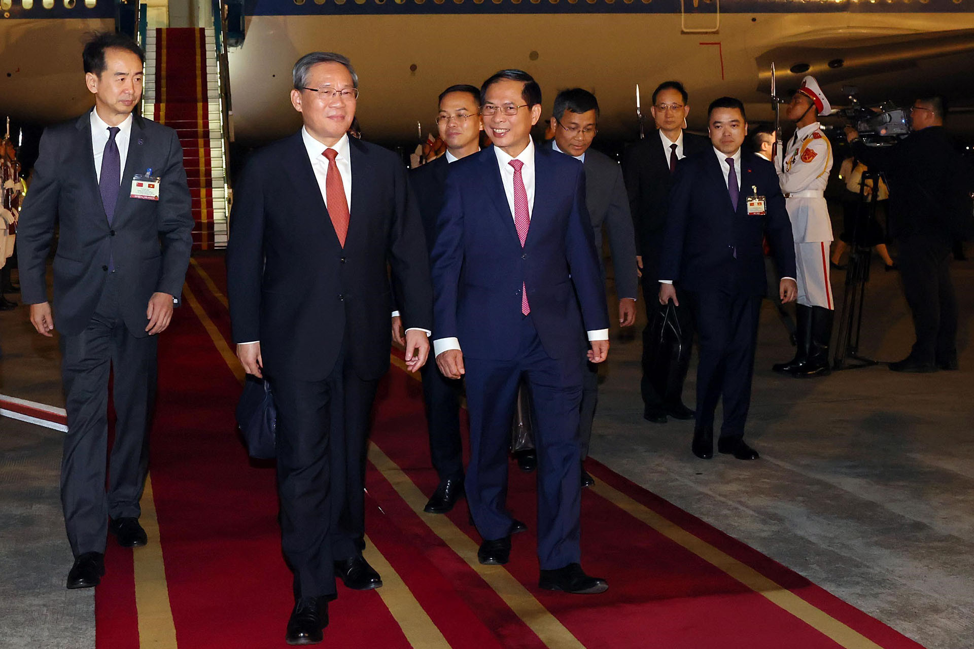 Thủ tướng Trung Quốc Lý Cường đến Hà Nội, lần đầu tiên thăm chính thức Việt Nam - 1 Thủ tướng Trung Quốc Lý Cường đến Hà Nội, lần đầu tiên thăm chính thức Việt Nam - 1
