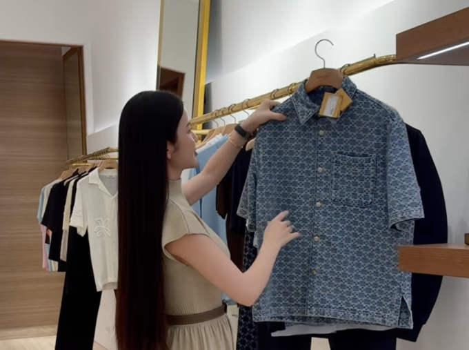 Chu Thanh Huyền lộ vóc dáng thật khi cùng mẹ Quang Hải đi mua sắm, khác xa ảnh tự đăng - 2 Chu Thanh Huyền lộ vóc dáng thật khi cùng mẹ Quang Hải đi mua sắm, khác xa ảnh tự đăng - 2
