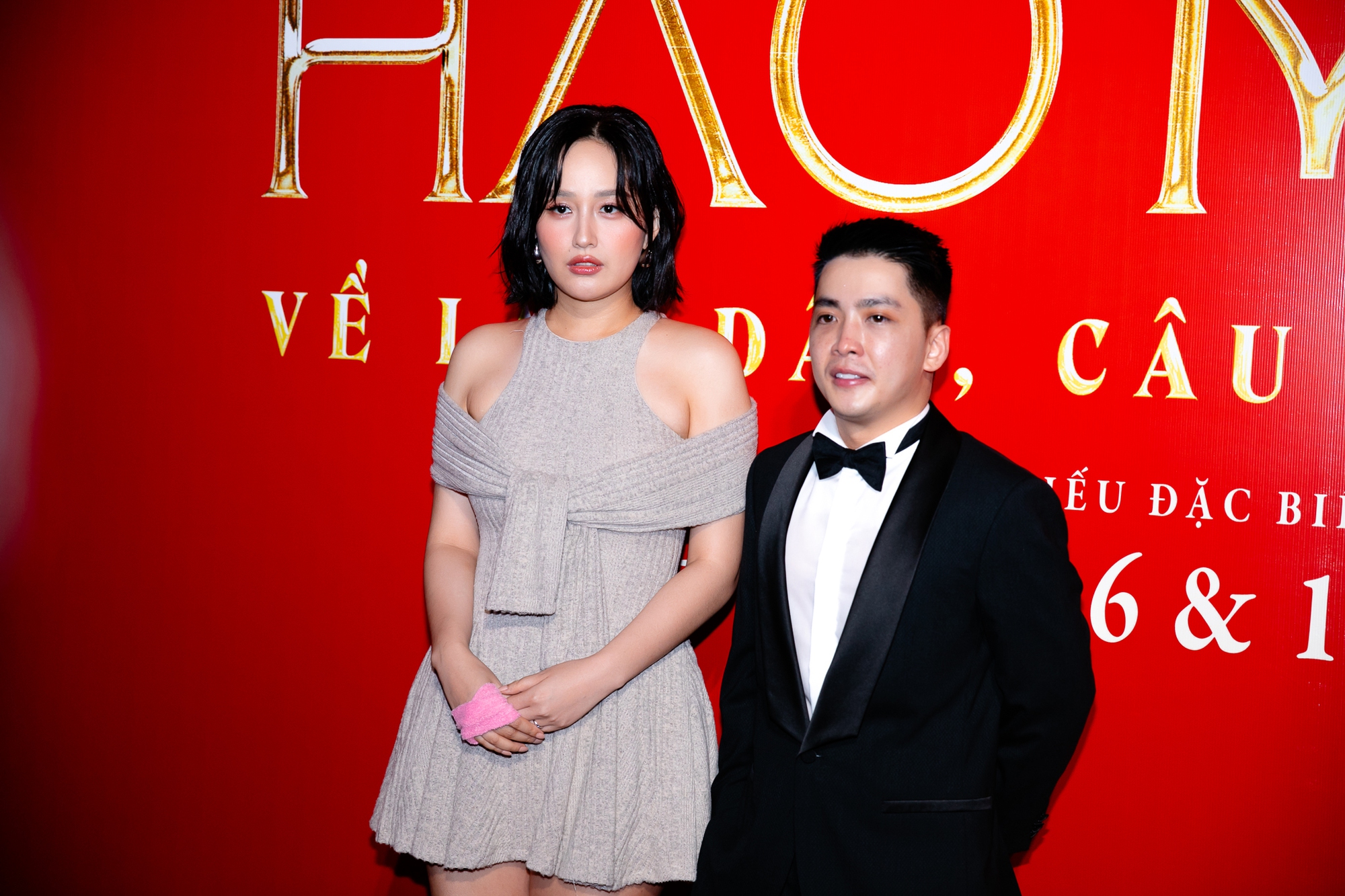 Thảm đỏ hot nhất tối nay: Ngọc Trinh khoe trọn sắc vóc sáng bừng, Mai Phương Thuý chìm nghỉm vì layout quá 'dzừ' - 1 Thảm đỏ hot nhất tối nay: Ngọc Trinh khoe trọn sắc vóc sáng bừng, Mai Phương Thuý chìm nghỉm vì layout quá 'dzừ' - 1