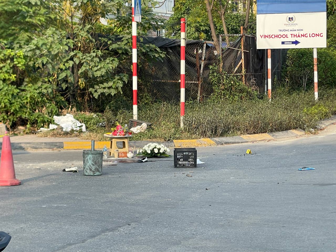 Hà Nội: Hiện trường vụ tai nạn thương tâm khiến một bé gái tử vong trên đường đến trường - 2