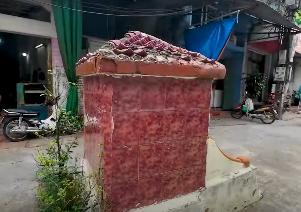 Câu chuyện kỳ bí về ngôi mộ cổ nằm giữa đường dẫn vào ngôi làng tỷ phú ở Bắc Ninh - 4