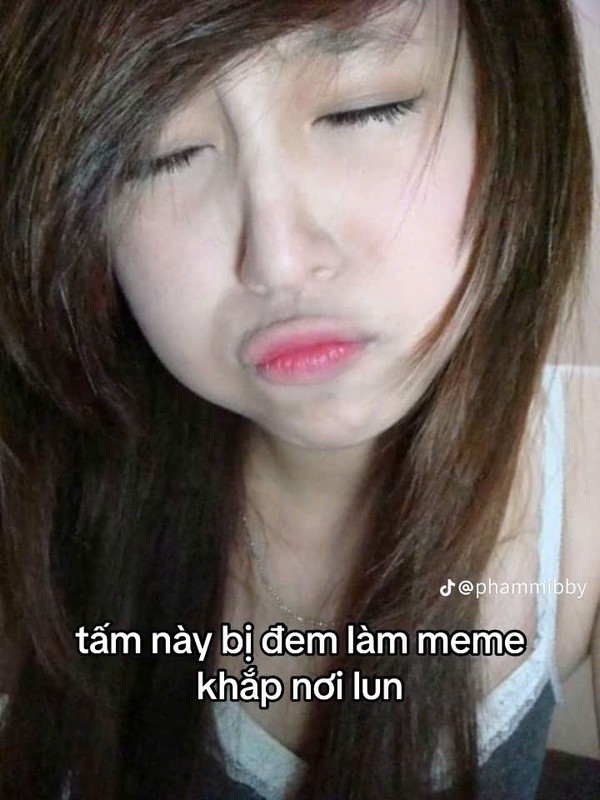 Ngay lập tức có người nhận ra đây là Phạm Mi - một cô nàng hot girl mạng cực kì quen mặt với những người thuộc thế hệ 8x, 9x.