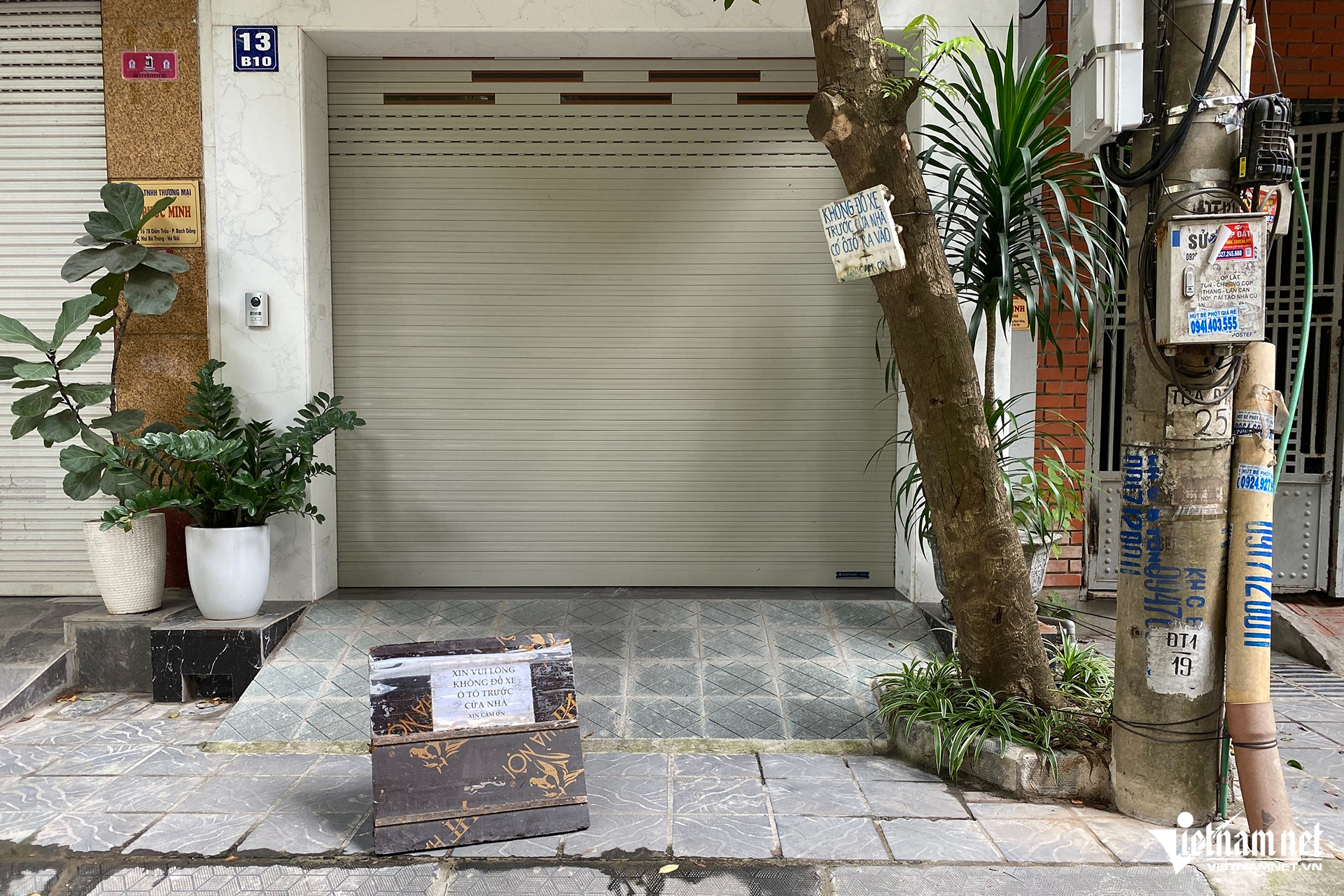 Loạt ô tô vây khu dân cư ở Hà Nội, người dân phải đặt 'biển cấm' khắp nơi - 11