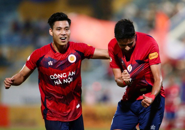 VAR cứu Hà Nội FC thoát thua trận derby thủ đô VAR cứu Hà Nội FC thoát thua trận derby thủ đô