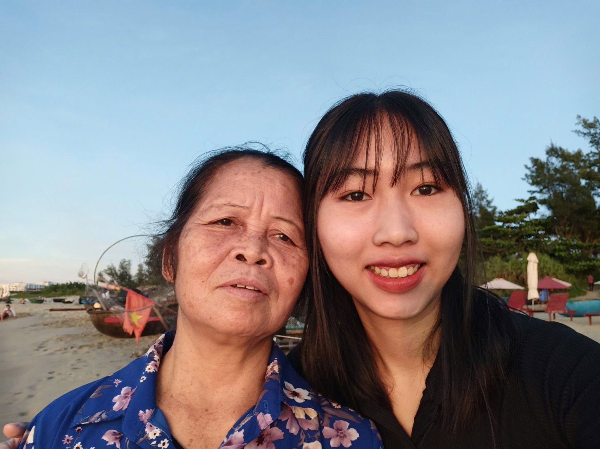 Bà lão ở Hưng Yên 19 năm nuôi bé gái bị bỏ rơi: Một đời thương con người lạ - 3 Bà lão ở Hưng Yên 19 năm nuôi bé gái bị bỏ rơi: Một đời thương con người lạ - 3