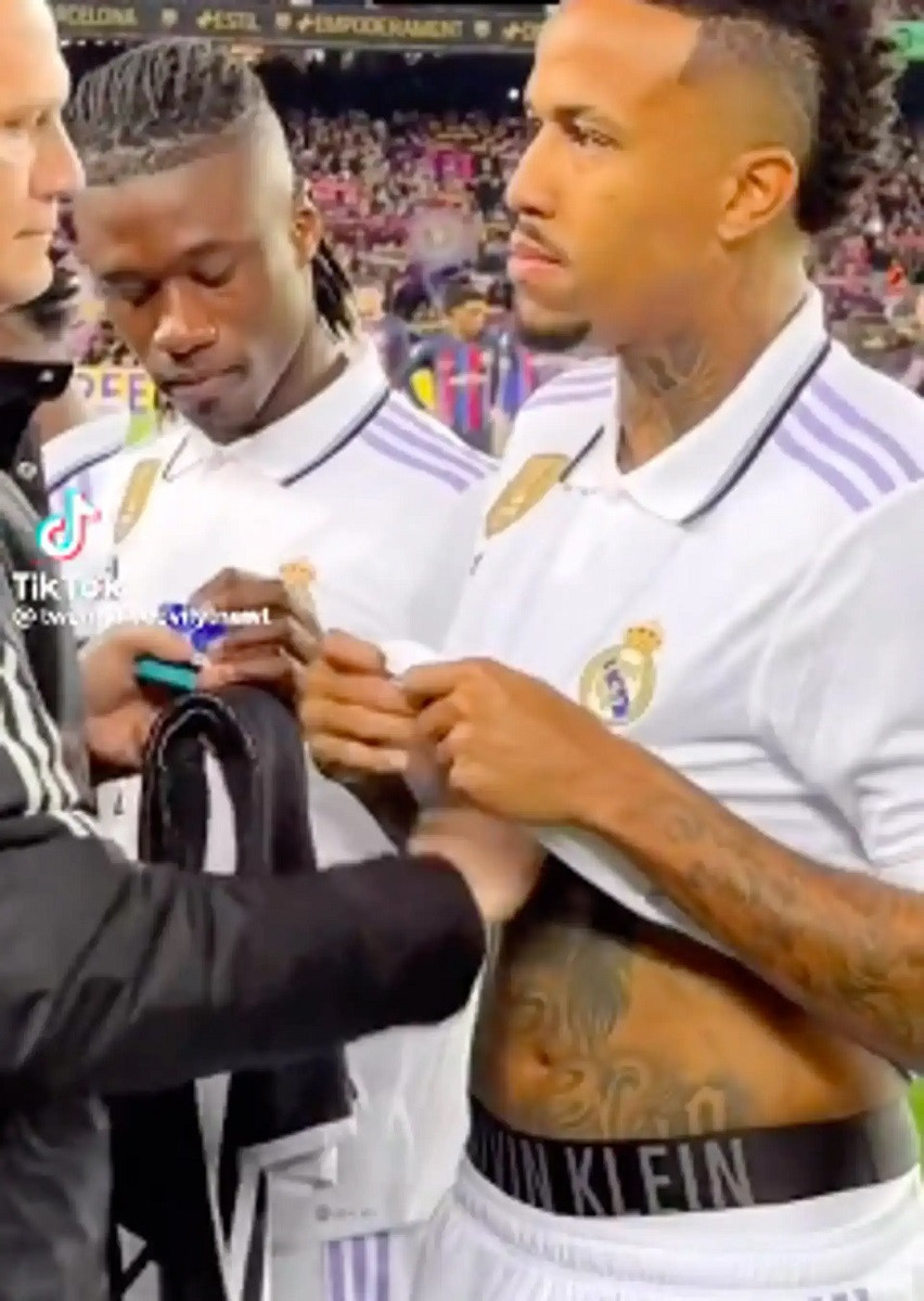 Bí mật các cầu thủ Real Madrid ngửi áo, bôi chất lạ để đá hay hơn Bí mật các cầu thủ Real Madrid ngửi áo, bôi chất lạ để đá hay hơn
