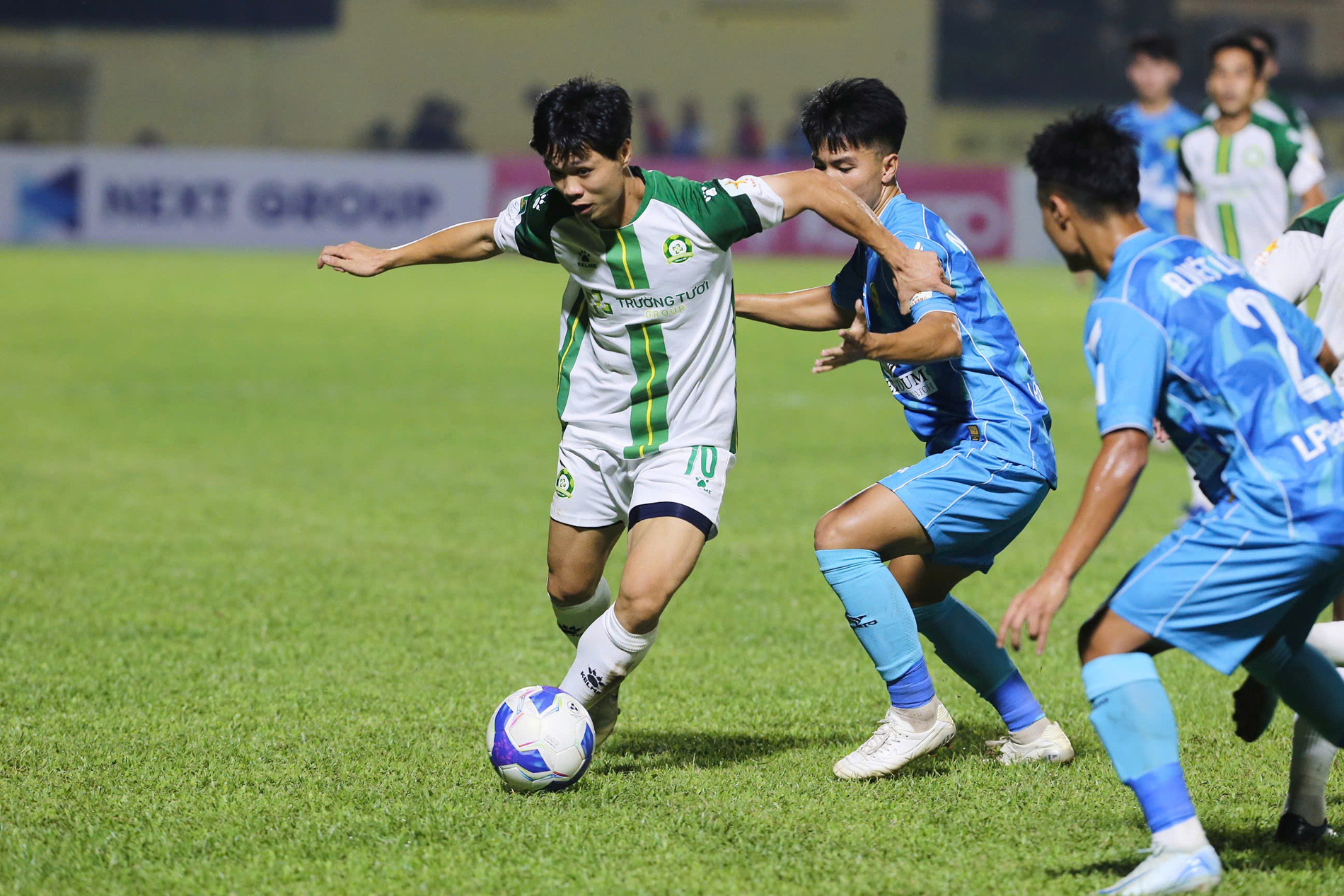Công Phượng: Trở về mặt đất để tìm lại nụ cười - 1 Công Phượng: Trở về mặt đất để tìm lại nụ cười - 1
