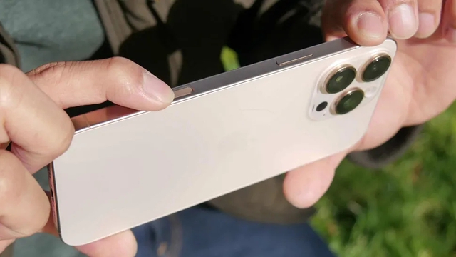 Một tháng dùng iPhone 16 Pro Max, tôi không thể chịu nổi tính năng này: 'Android làm ơn đừng sao chép nó' - 1