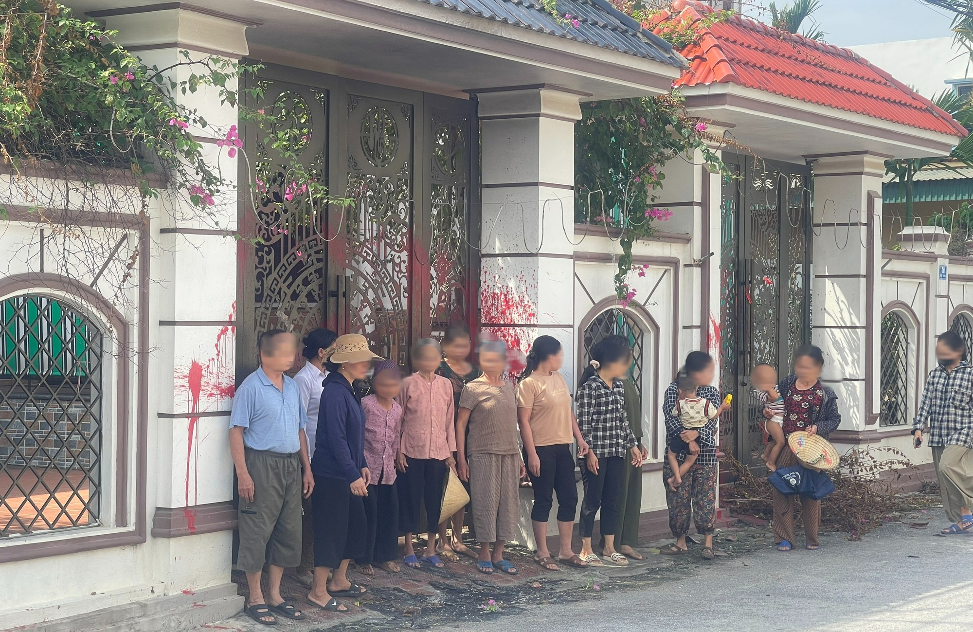 Người phụ nữ tuyên bố vỡ hụi, hàng chục hộ dân lo trắng tay - 1 Người phụ nữ tuyên bố vỡ hụi, hàng chục hộ dân lo trắng tay - 1