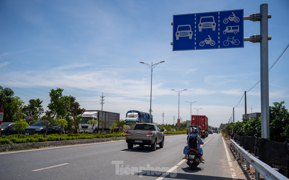 Các hạng mục như vạch kẻ đường, biển báo, đèn chiếu sáng và tín hiệu… đã hoàn thiện.