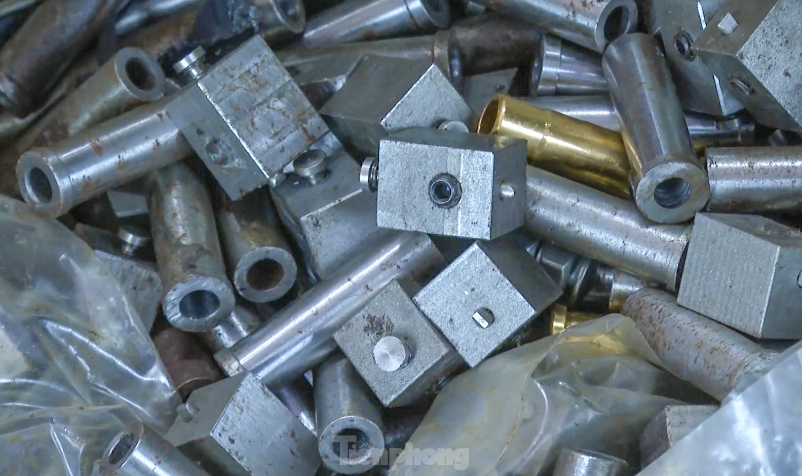 Cận cảnh các loại súng trong đường dây buôn bán vũ khí xuyên quốc gia - 14