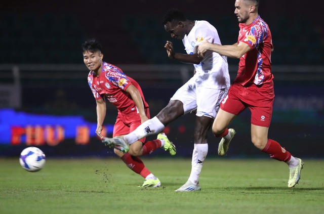 V-League 2024-2025: CLB TP HCM thảm bại trên sân Thống Nhất - 2 V-League 2024-2025: CLB TP HCM thảm bại trên sân Thống Nhất - 2