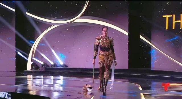 Đối thủ hàng đầu của Kỳ Duyên gặp sự cố hy hữu tại Bán kết Miss Universe, thái độ xử lý mới đáng bàn - 5 Đối thủ hàng đầu của Kỳ Duyên gặp sự cố hy hữu tại Bán kết Miss Universe, thái độ xử lý mới đáng bàn - 5