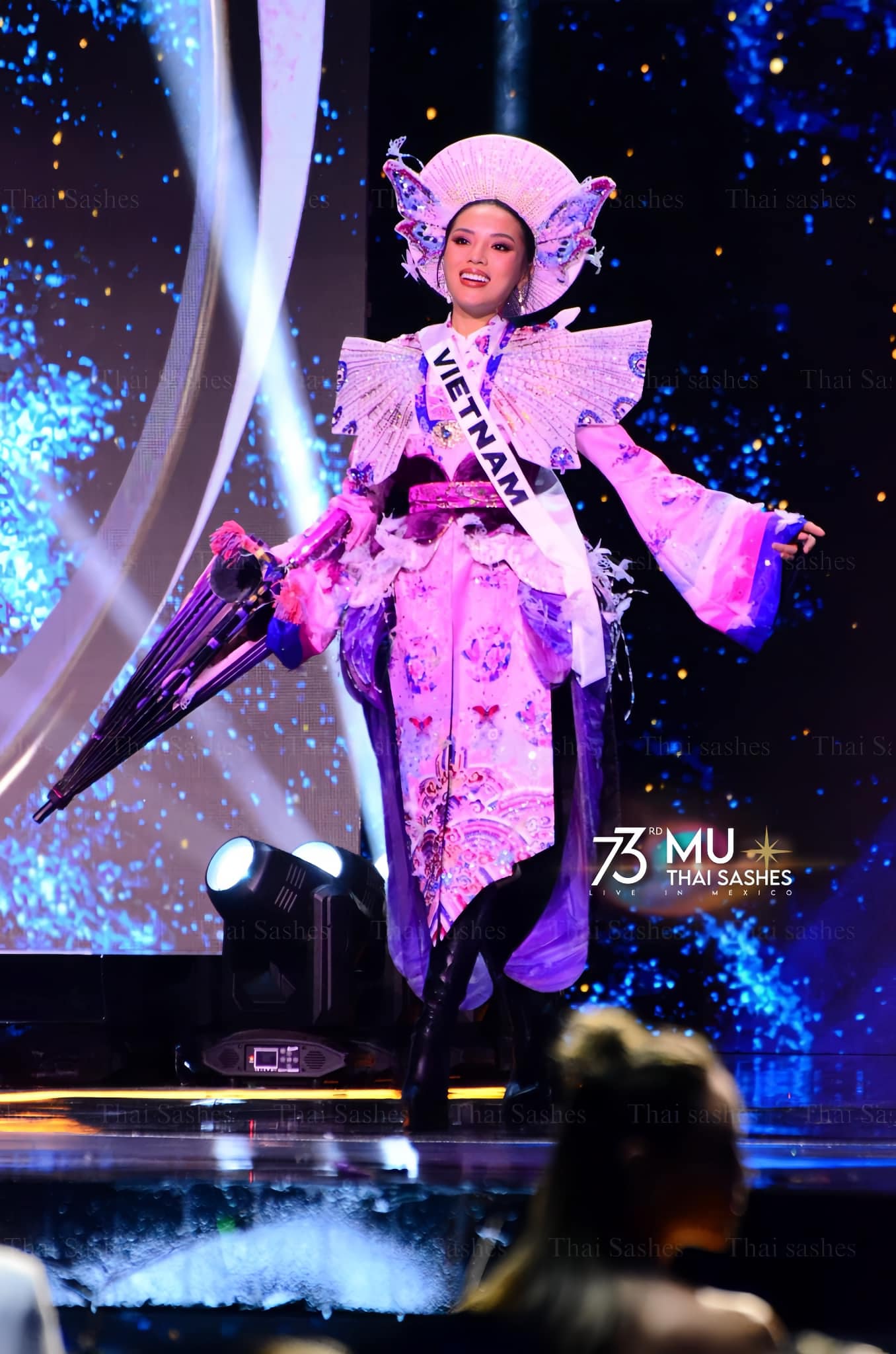 Kỳ Duyên lên tiếng giữa sân bay về những lời chê bai trong hành trình Miss Universe 2024 - 4 Kỳ Duyên lên tiếng giữa sân bay về những lời chê bai trong hành trình Miss Universe 2024 - 4