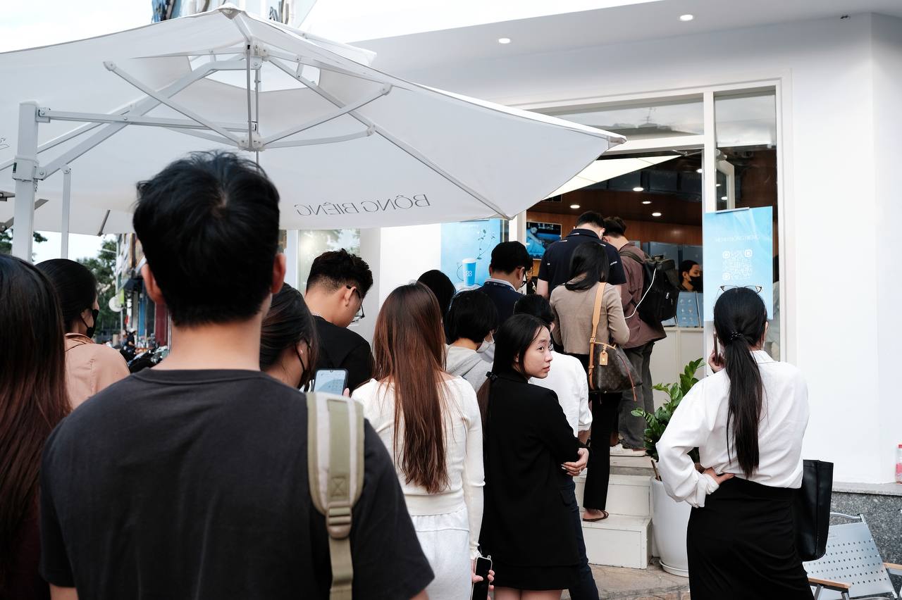 Lan truyền loạt hình ảnh trà sữa hot nhất Hà Nội bị tố 'đạo nhái' thương hiệu đồ uống nổi tiếng ở nước ngoài? - 1