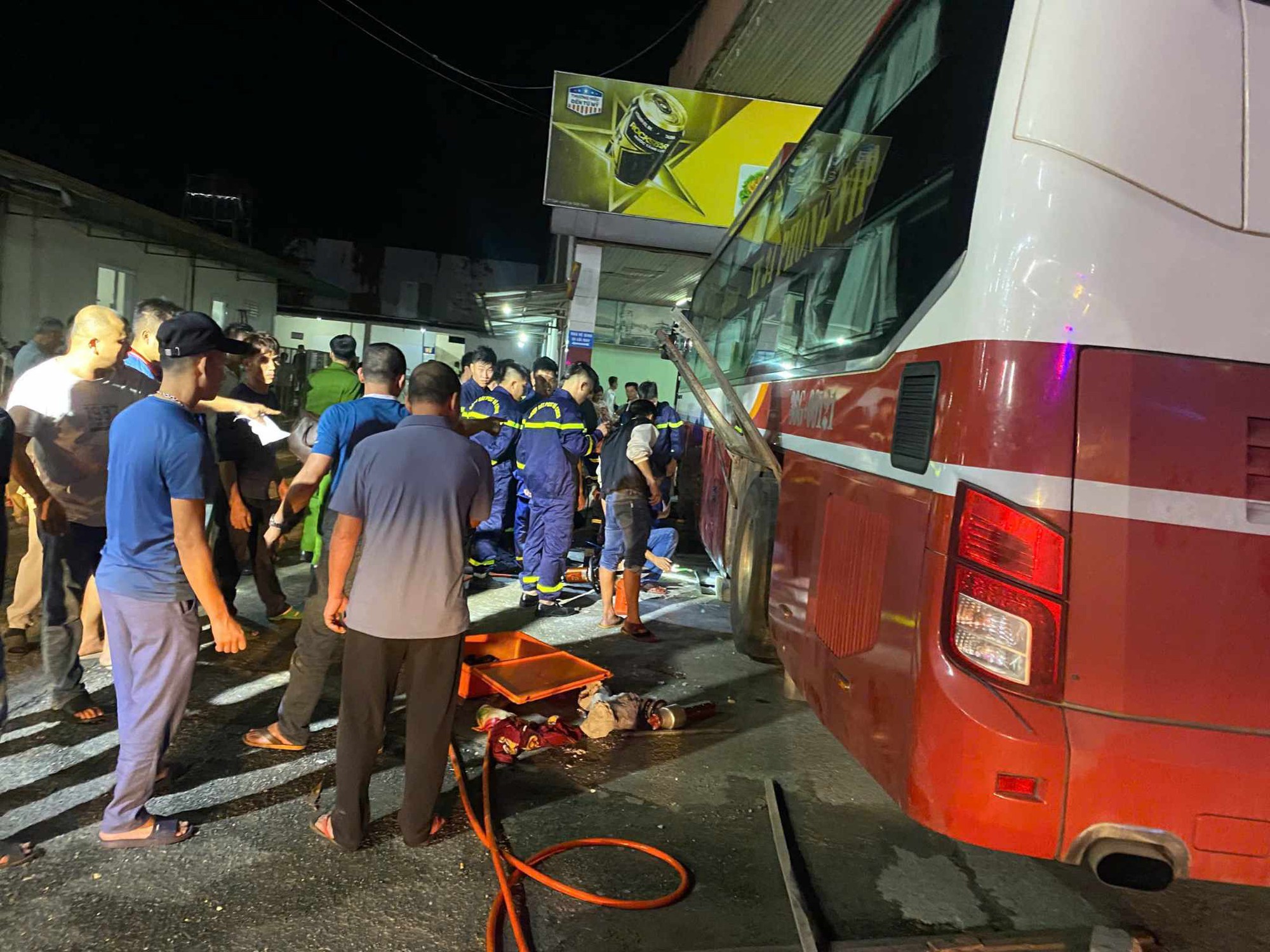 Phụ xe khách giường nằm tử vong vì kiểm tra hệ thống phanh Phụ xe khách giường nằm tử vong vì kiểm tra hệ thống phanh