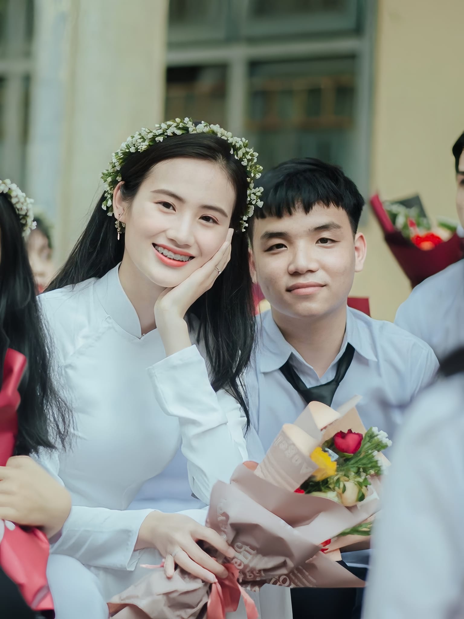 Hoa hậu Vbiz và bạn trai bị 'tóm' hành động khác thường giữa đường, chuyện gì mà hàng trăm nghìn người 'dính cứng ngắc'? - 2 Hoa hậu Vbiz và bạn trai bị 'tóm' hành động khác thường giữa đường, chuyện gì mà hàng trăm nghìn người 'dính cứng ngắc'? - 2