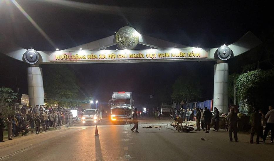 Vụ tai nạn khiến 6 thanh thiếu niên tử vong ở Hòa Bình: 2 tài xế ô tô đi lấn phần đường Vụ tai nạn khiến 6 thanh thiếu niên tử vong ở Hòa Bình: 2 tài xế ô tô đi lấn phần đường