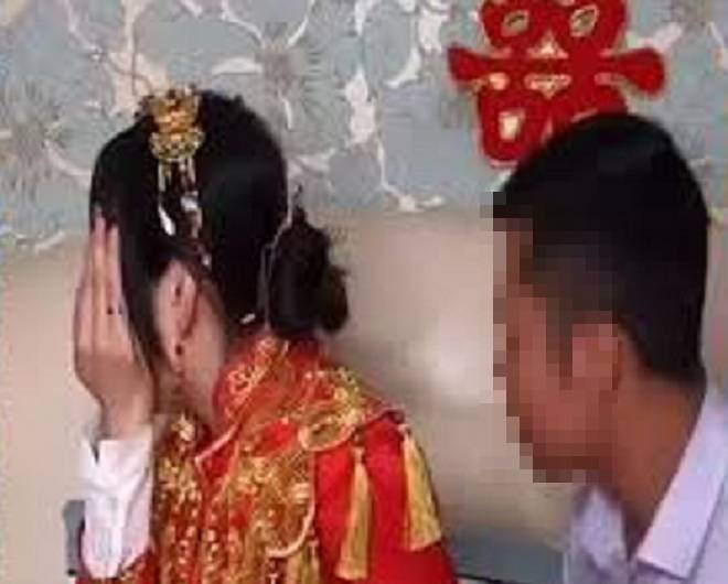 Trai 30 lấy vợ 47, chú rể đòi ly hôn trong đêm vì thấy mặt mộc của cô dâu - 1 Trai 30 lấy vợ 47, chú rể đòi ly hôn trong đêm vì thấy mặt mộc của cô dâu - 1
