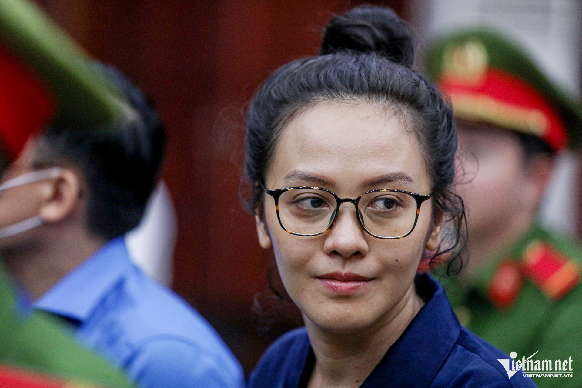 Thái độ bất ngờ của bị cáo Trương Mỹ Lan khi bị tuyên y án tử hình - 2 Thái độ bất ngờ của bị cáo Trương Mỹ Lan khi bị tuyên y án tử hình - 2