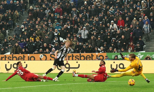 Salah tỏa sáng, Liverpool suýt trắng tay trước Newcastle - 3 Salah tỏa sáng, Liverpool suýt trắng tay trước Newcastle - 3