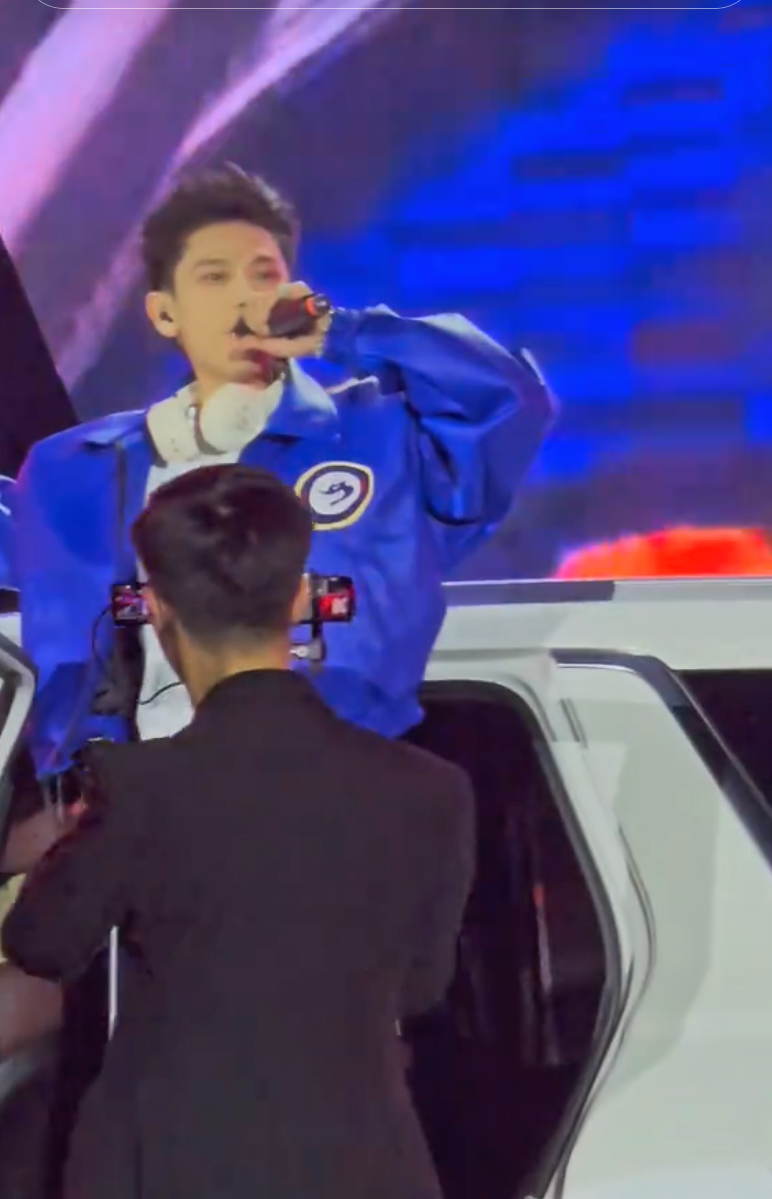 HIEUTHUHAI, Quang Hùng MasterD và dàn anh trai chạy show mệt nghỉ từ Bắc vào Nam chỉ trong 3 ngày - 3 HIEUTHUHAI, Quang Hùng MasterD và dàn anh trai chạy show mệt nghỉ từ Bắc vào Nam chỉ trong 3 ngày - 3