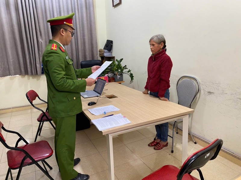 Nhổ 25 cây ngô nhà hàng xóm, người phụ nữ bị khởi tố Nhổ 25 cây ngô nhà hàng xóm, người phụ nữ bị khởi tố