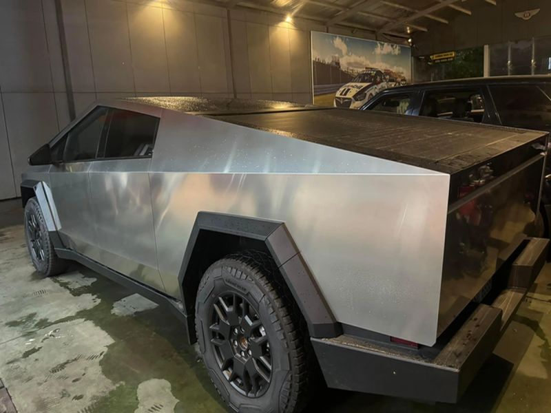 Cận cảnh Tesla Cybertruck 2024 hơn 6 tỷ đồng, đầu tiên phố Việt - 9