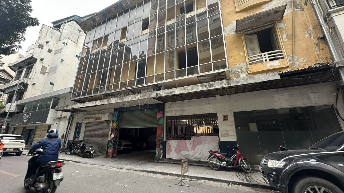 Cận cảnh biệt thự, trụ sở ở Hà Nội bị bỏ hoang, lãng phí đất 'vàng' - 12