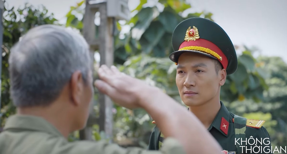 'Không thời gian' tập 11: Đại xúc động nghe bố kể về đồng đội - 1