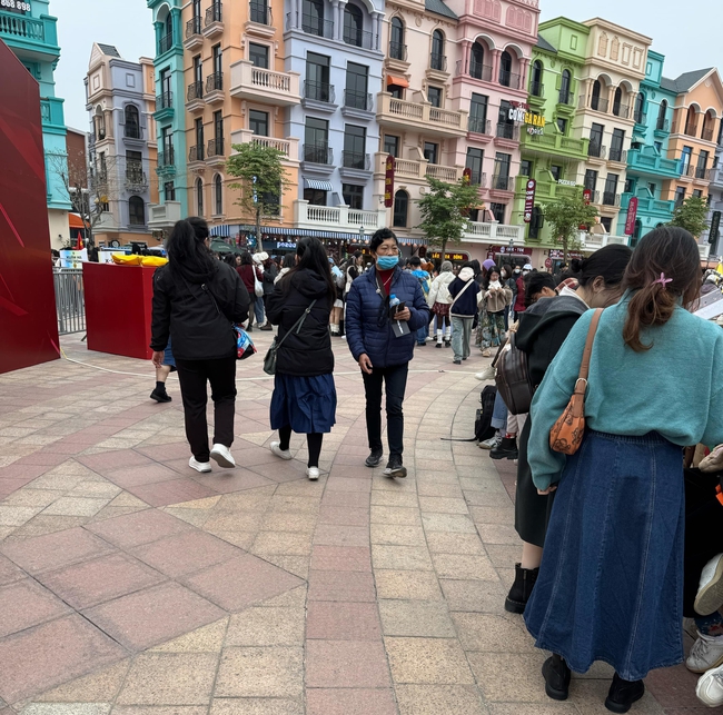 Phe vé được dịp 'lộng hành' tại concert Anh trai vượt ngàn chông gai, các hạng vé đều tăng giá gấp 2-3 lần - 2 Phe vé được dịp 'lộng hành' tại concert Anh trai vượt ngàn chông gai, các hạng vé đều tăng giá gấp 2-3 lần - 2