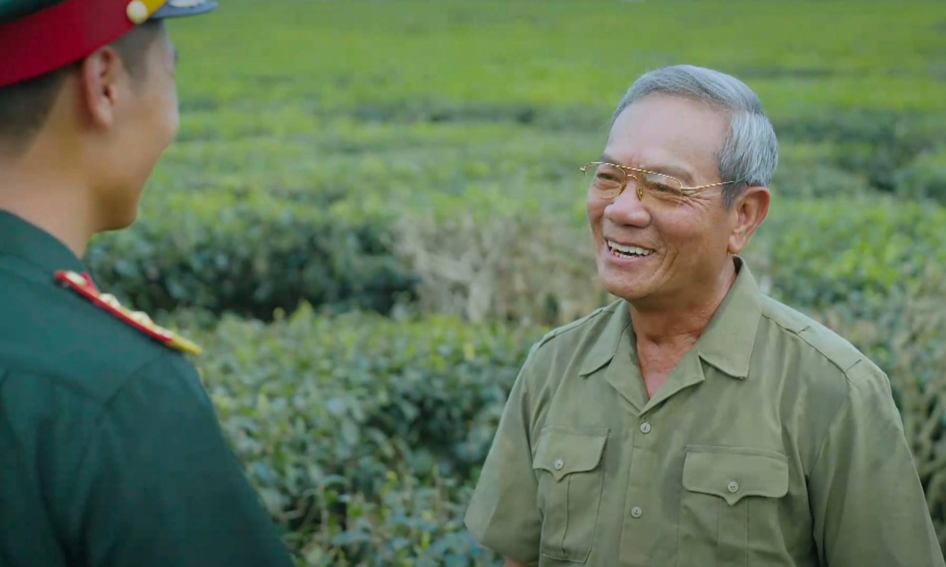2 NSND ngoài đời mang hàm Đại tá cùng đóng phim về bộ đội trên VTV - 2 2 NSND ngoài đời mang hàm Đại tá cùng đóng phim về bộ đội trên VTV - 2