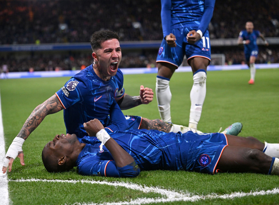 Chelsea tiếp mạch thắng, phả hơi nóng vào gáy Liverpool - 6 Chelsea tiếp mạch thắng, phả hơi nóng vào gáy Liverpool - 6
