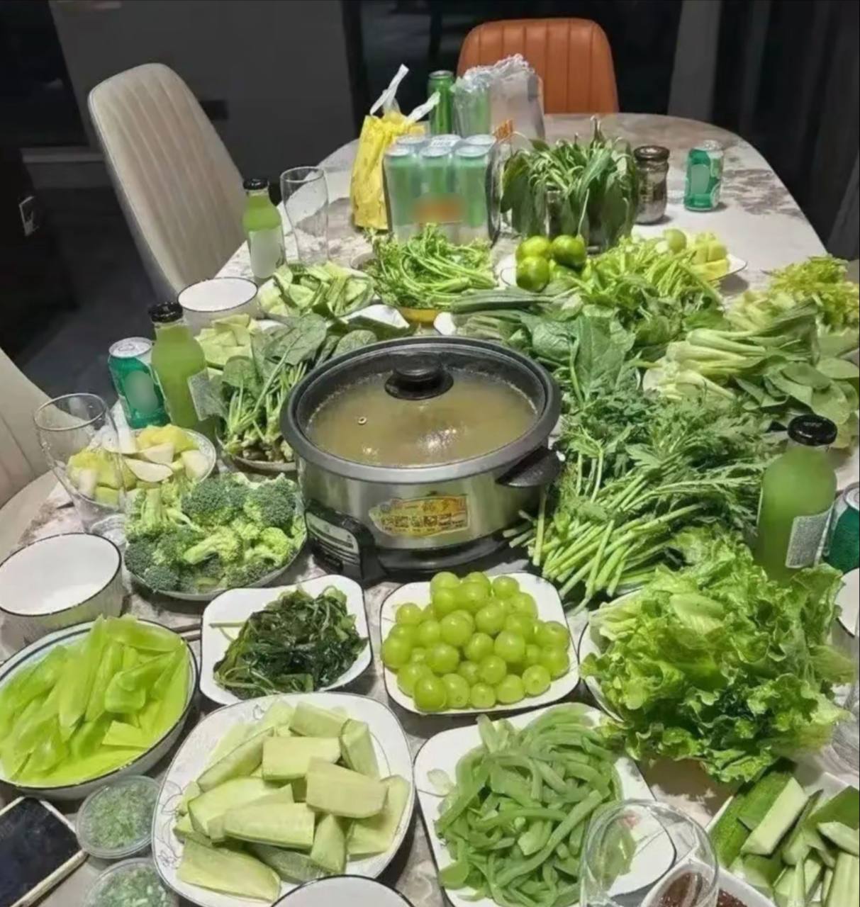 Cười ra nước mắt với tiệc tất niên: Lẩu xanh mướt và thịt 'tan vào nước' gây bão mạng Cười ra nước mắt với tiệc tất niên: Lẩu xanh mướt và thịt 'tan vào nước' gây bão mạng